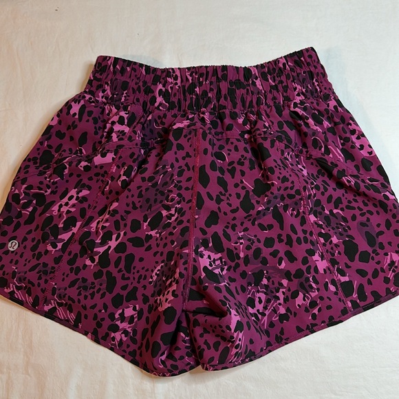 Lululemon Track That Mid-Rise Lined Short 5" Size 6 - Picture 5 of 10